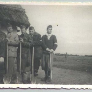 Karszalagos, civil ruhás muszosok, 1940
